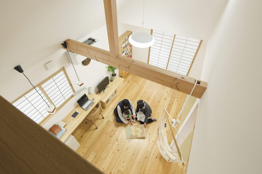 ムクヤホームの建築事例「光が差し込む2階リビングの家」のイメージ